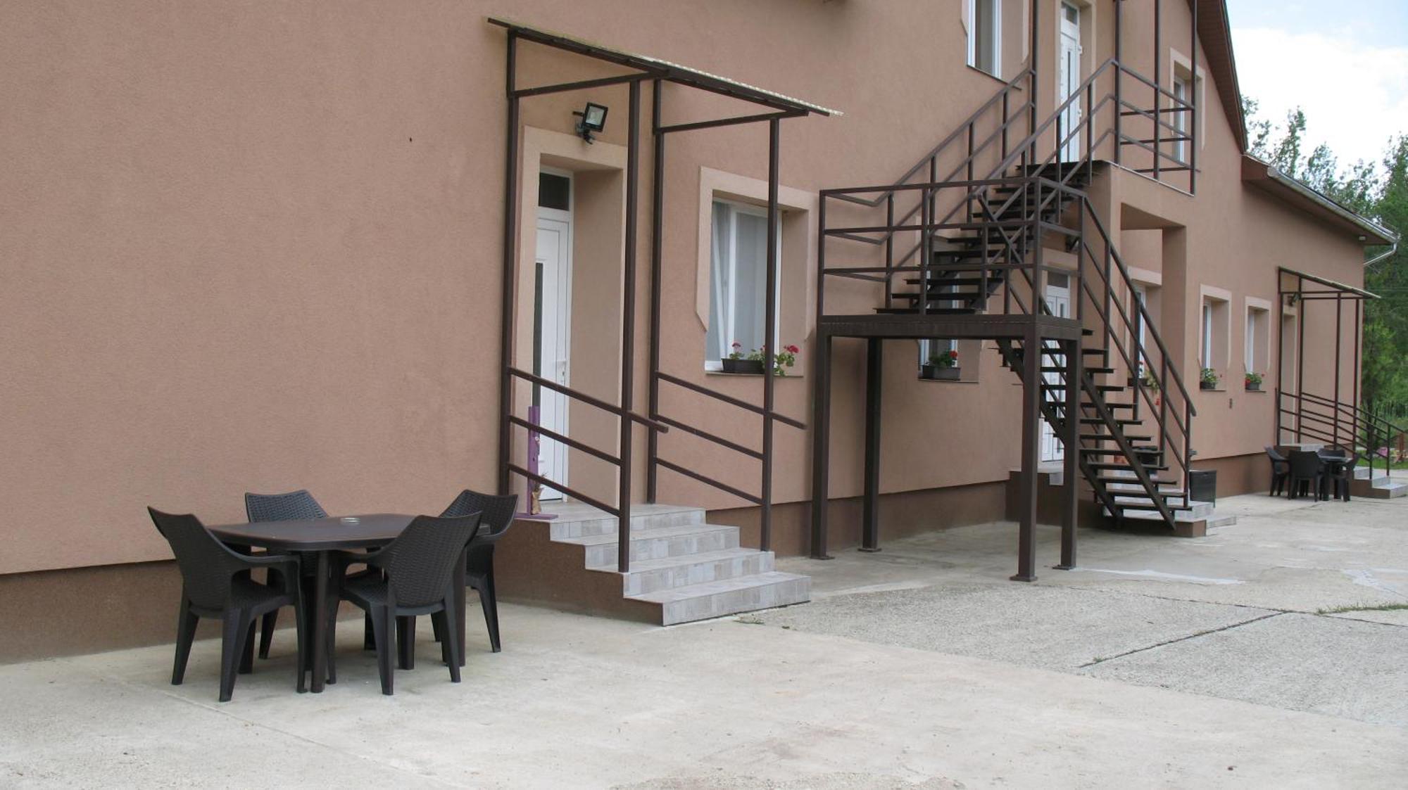 Izisz Apartman Matraterenye Exteriér fotografie