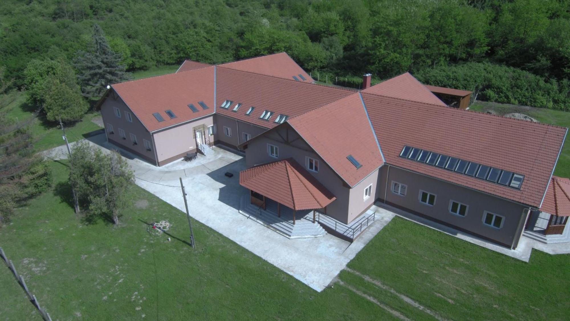 Izisz Apartman Matraterenye Exteriér fotografie