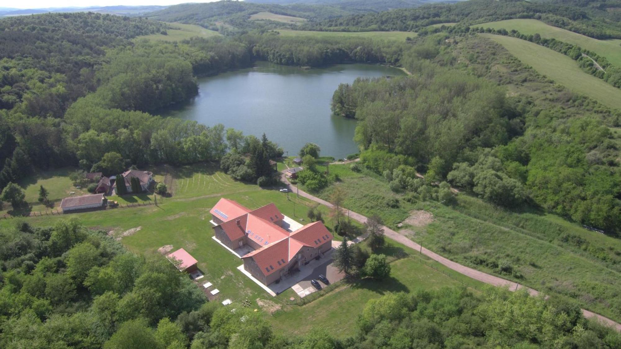 Izisz Apartman Matraterenye Exteriér fotografie